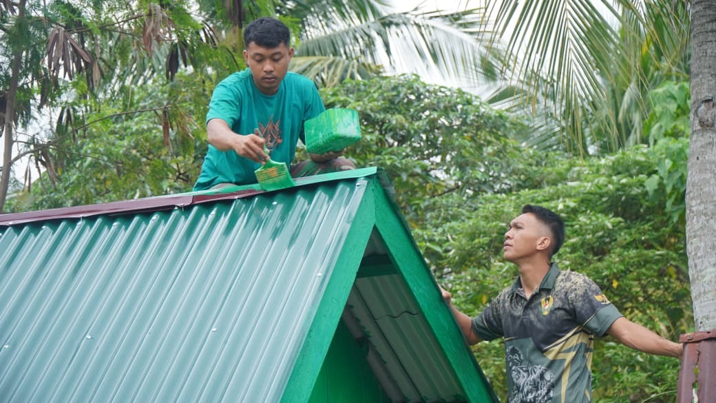 Kemajuan Pengecatan MCK dan Lisplang di SDN Umbele dalam TMMD Ke-129