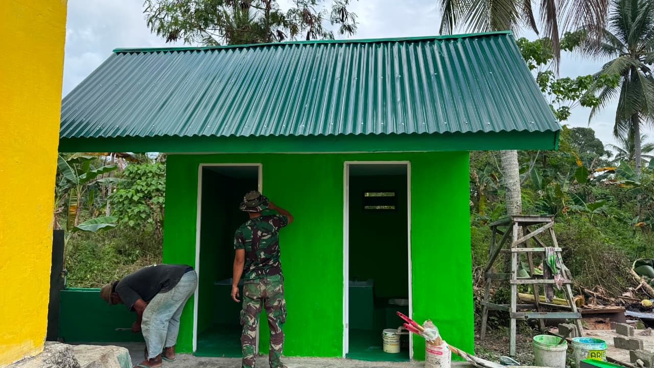 Pembangunan MCK SDN Umbele di Desa Pulau Dua Dilanjutkan oleh Satgas TMMD Ke-129