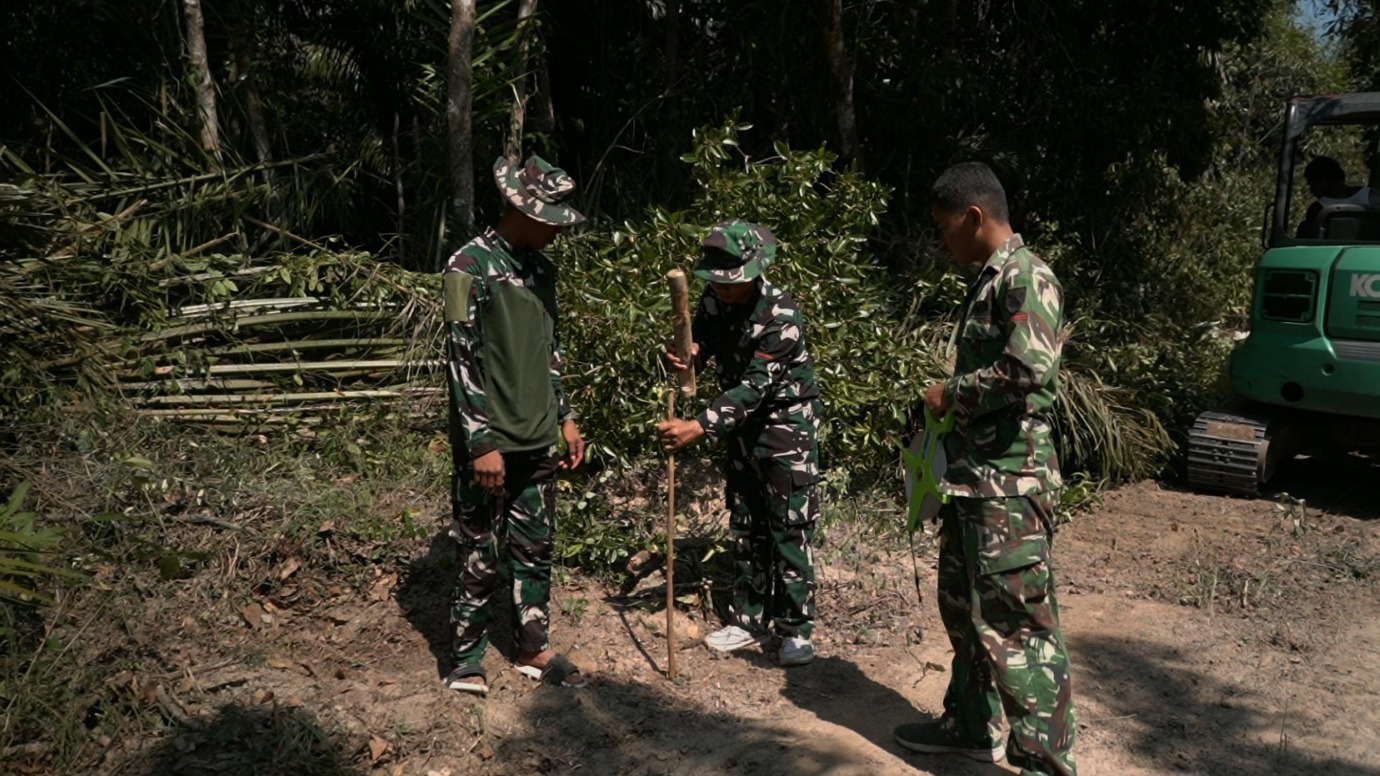 Percepatan Pembangunan Jalan 9 Kilometer oleh Satgas TMMD Ke-129 Kodim 0413/Bangka