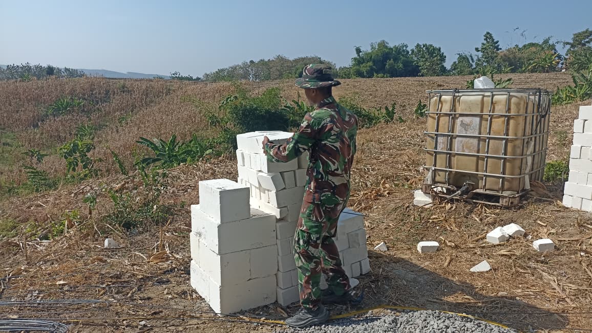 Kualitas Material Utama, Satgas TMMD Pastikan Tandon Air Sesuai Standar