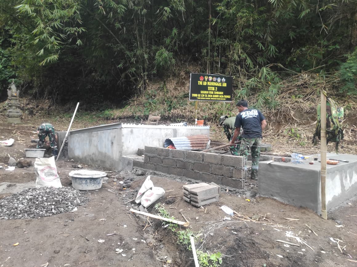 Pembangunan Tembok Bilik di Banjar Pule oleh Satgas TMMD Ke-129 Kodim 1626/Bangli