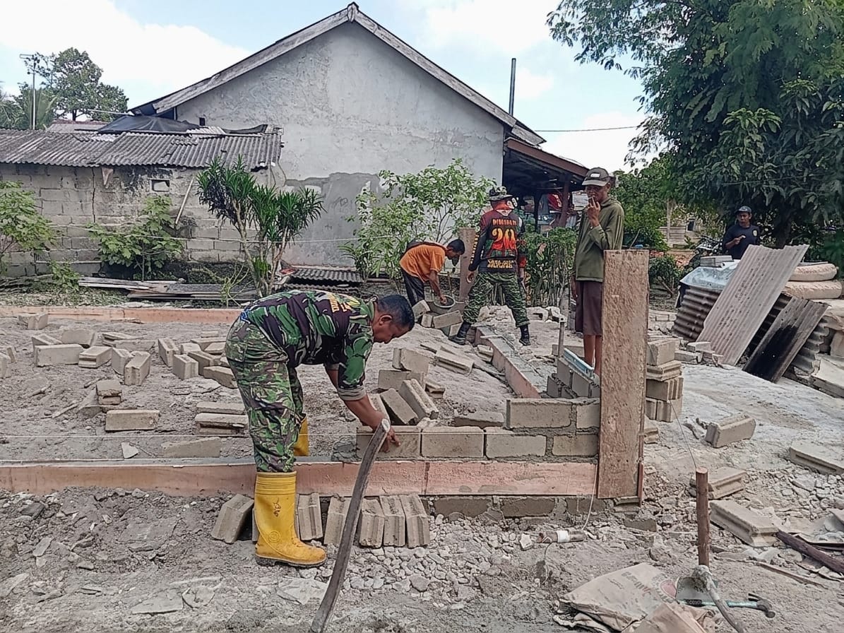 Pondasi Rumah Layak Huni di Deniang Mulai Dikerjakan pada Hari Ketiga Program TMMD