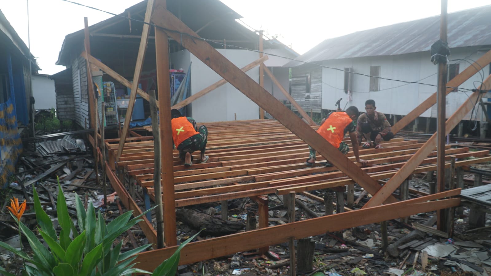 Pembangunan RTLH Ibu Rini Dipercepat oleh Satgas TMMD Reguler Ke-129