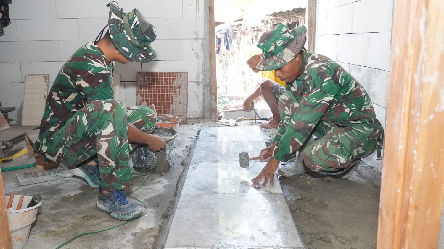 Transformasi Hunian: Satgas TMMD Ke-129 Mengubah Nasib Ibu Kemi
