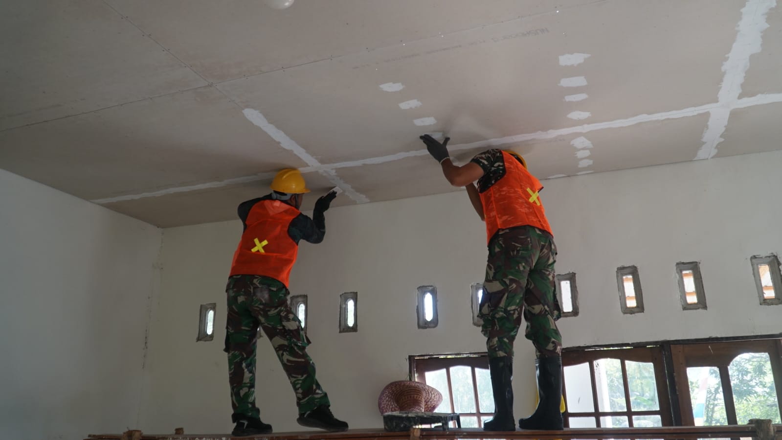 Pembangunan Musholla Darul Iman Dikebut oleh Satgas TMMD Ke-129