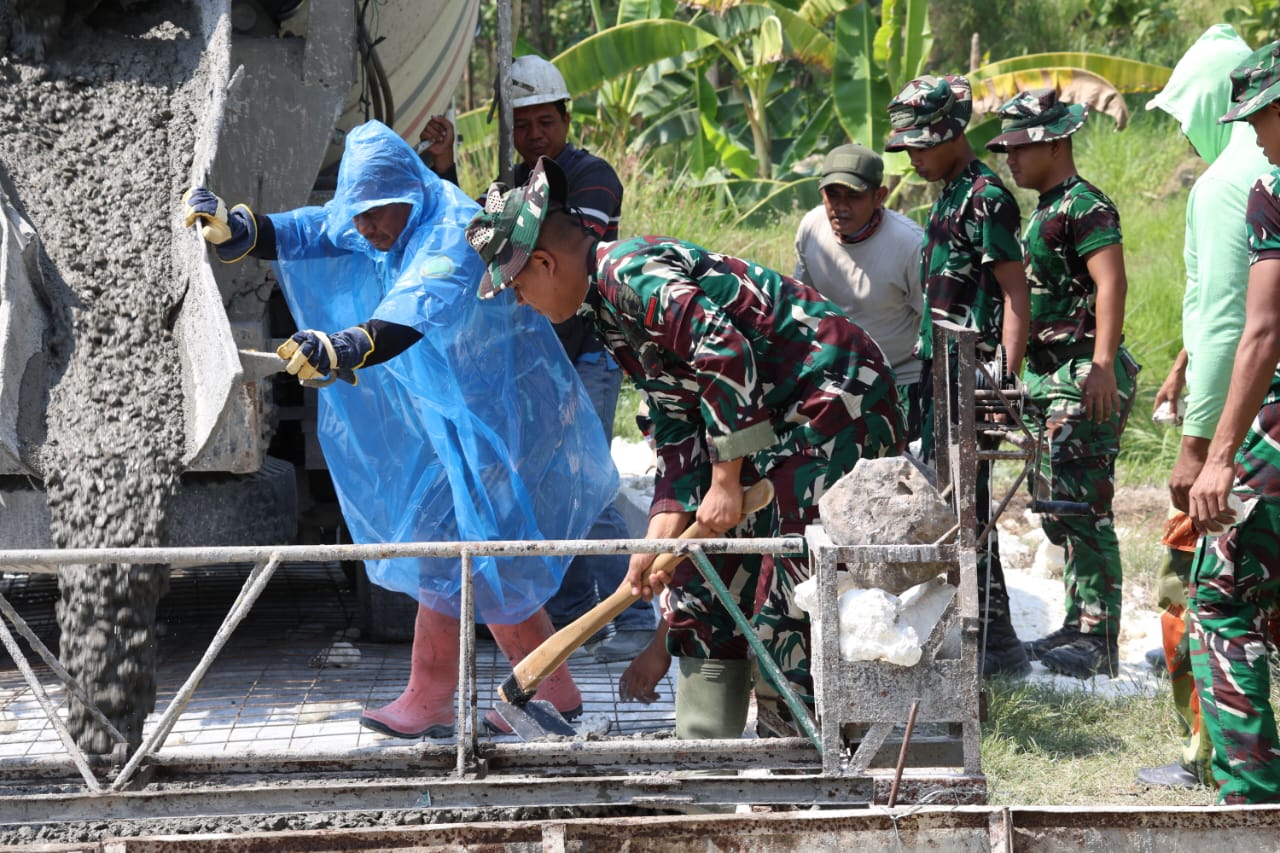 Semangat Bersama Membangun Desa Tlemang dalam TMMD Ke-129