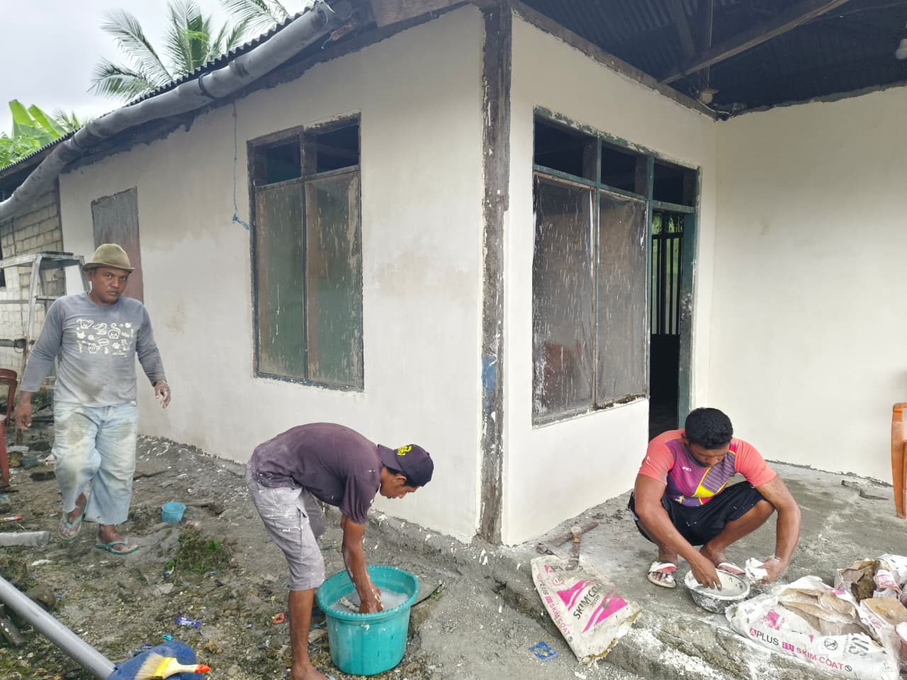 Proses Akhir Renovasi, Rumah Bapak Hardi Dipercepat Oleh Satgas TMMD