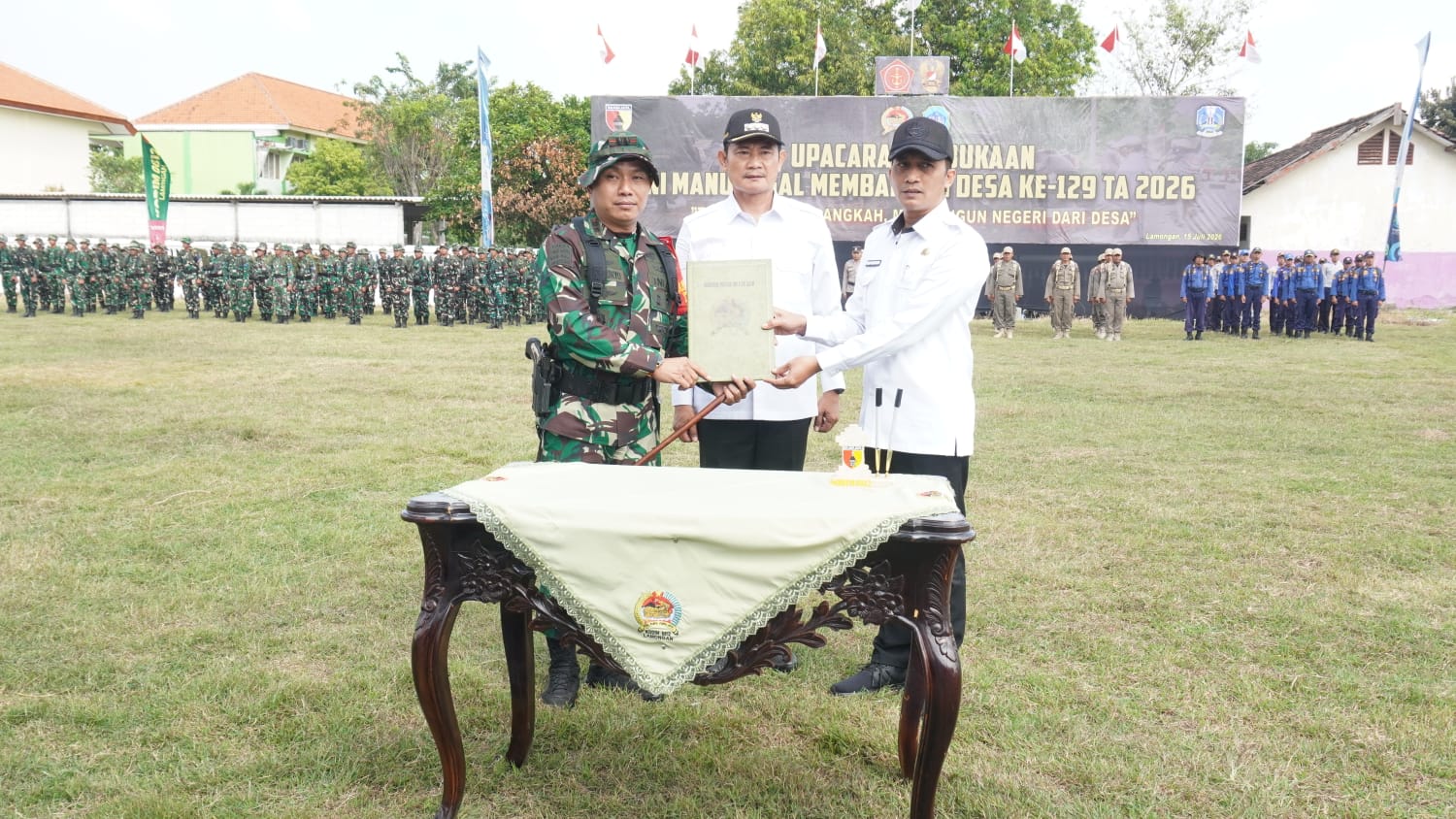 Membangun Keharmonisan di Desa Lamongan: Pembukaan TMMD ke-129 oleh Kodim 0812