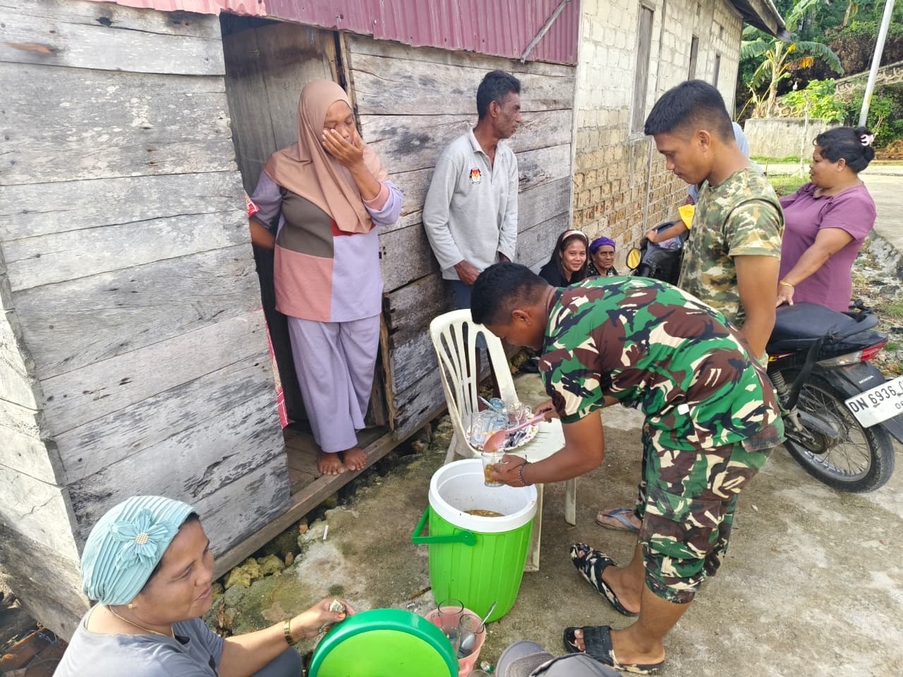 Kebersamaan TNI dan Warga Dorong Semangat Program TMMD di Desa Polewali