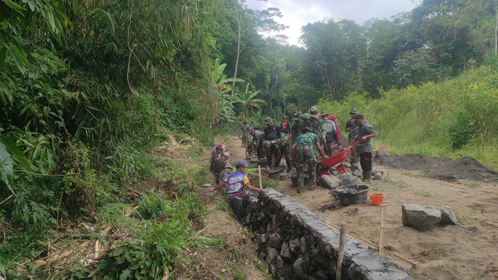 Progres Pembangunan DPT di Desa Sekardadi Memasuki Hari Ketujuh TMMD Ke-129