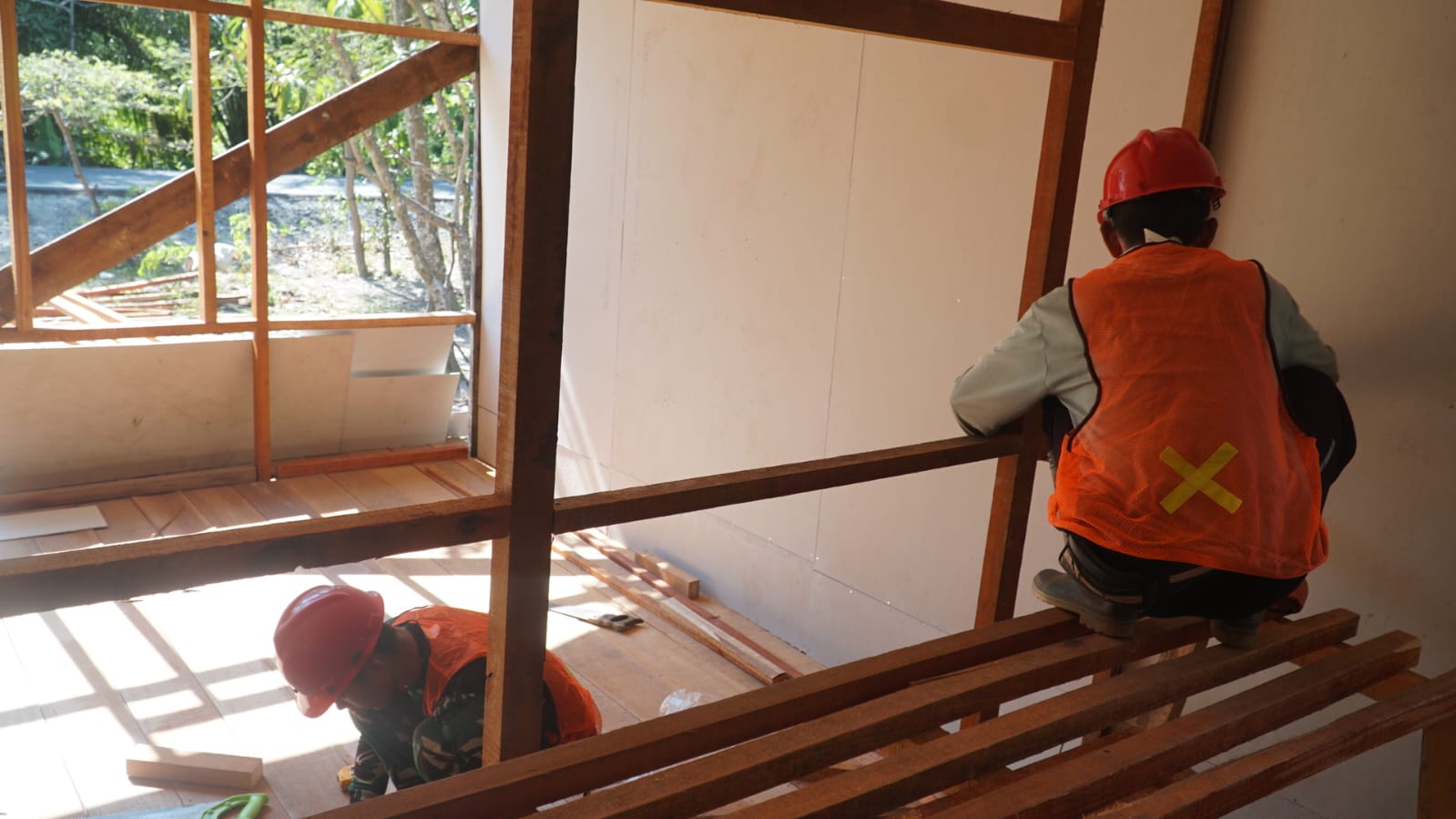 Progres Pemasangan Dinding Kalsiboard dalam Program RTLH TMMD Ke-129