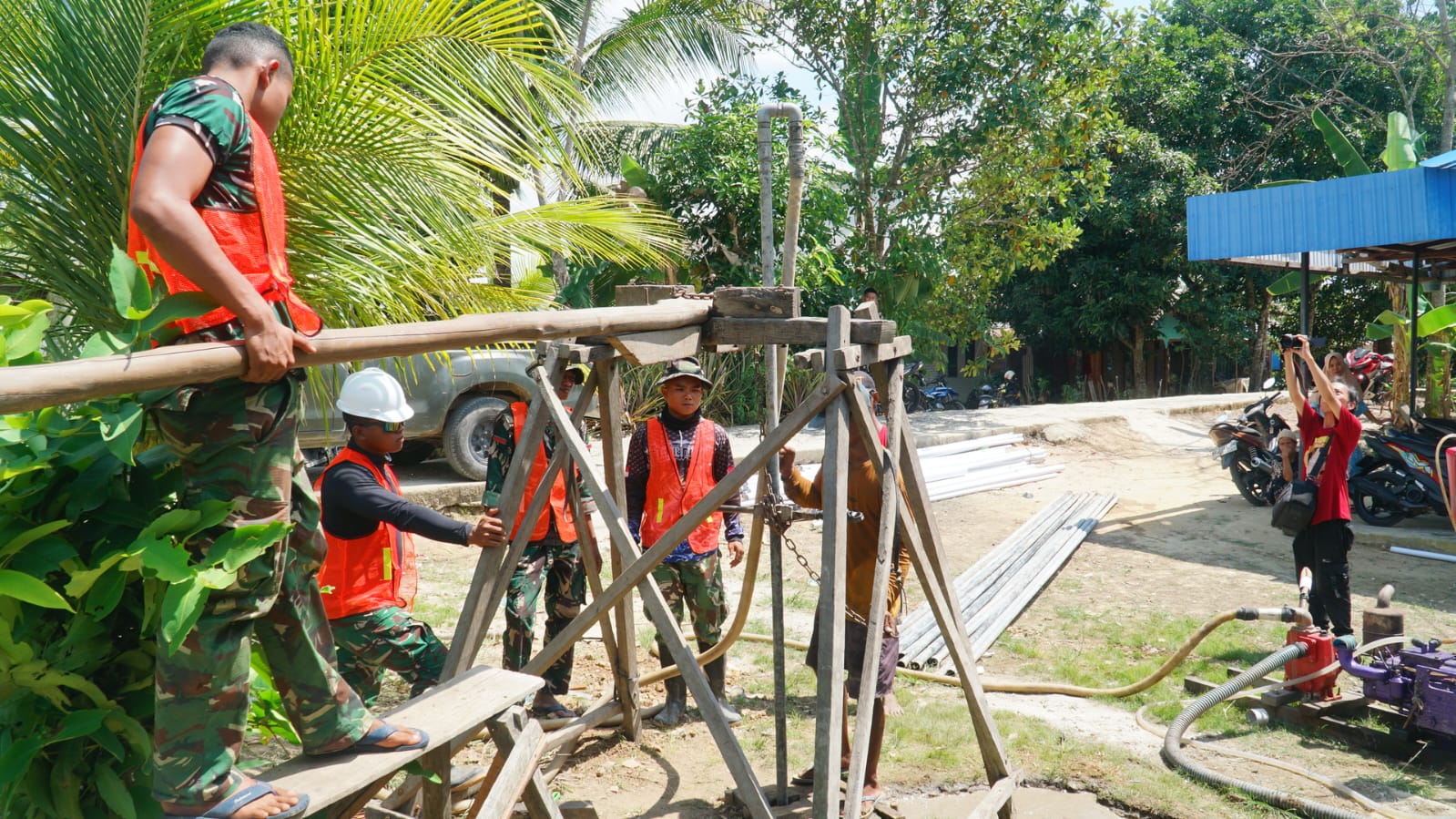 Progres Pengeboran Sumur Bor di Desa Bandar Raya oleh Satgas TMMD Ke-129