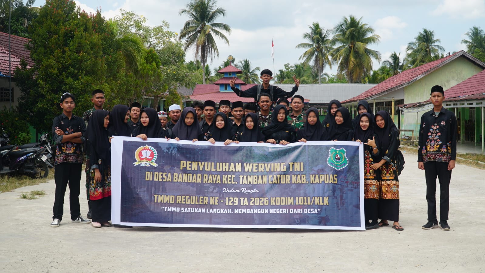 Penyuluhan Werving TNI: Upaya Satgas TMMD Ke-129 Menarik Minat Pemuda