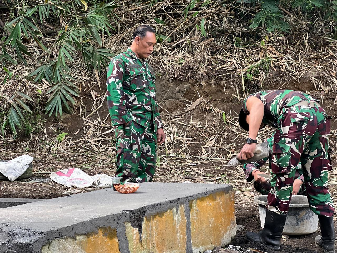 Wadansatgas TMMD Ke-129 Tinjau Proyek Bak Air di Sekardadi