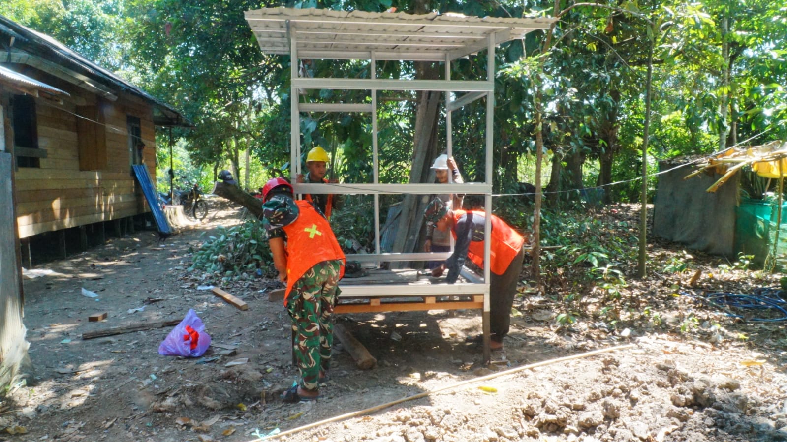 Pembangunan Fasilitas MCK di Desa Bandaraya Dipercepat oleh Satgas TMMD Ke-129