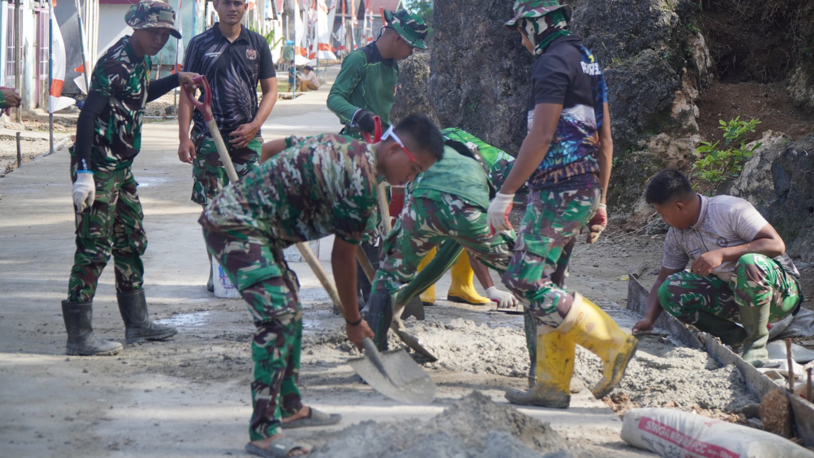 Kekompakan TNI dan Masyarakat, TMMD Ke-129 di Kepulauan Umbele Sukses Dilaksanakan