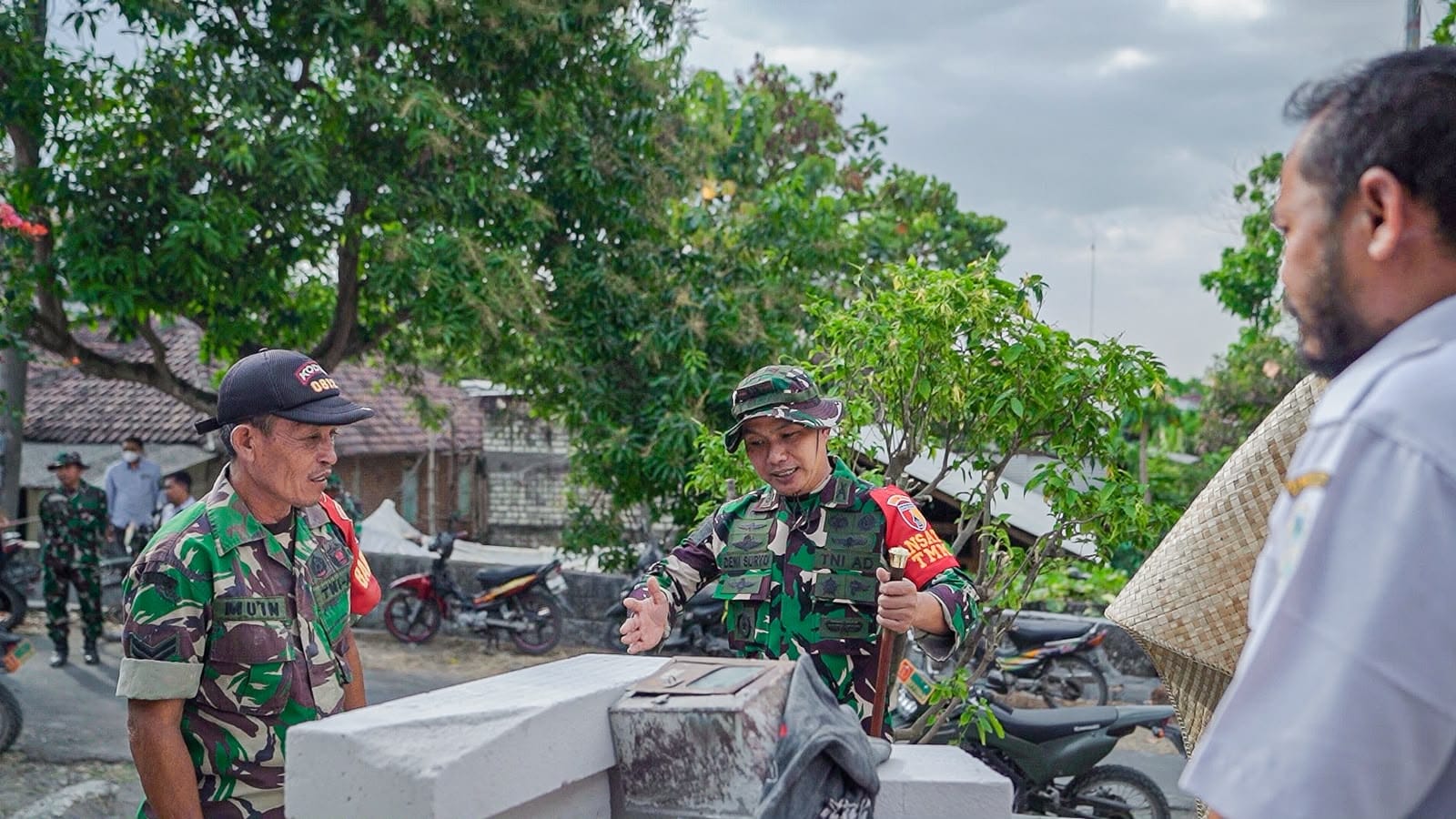 Kunjungi Langsung Lokasi Proyek, Dansatgas TMMD 129 Letkol Inf Deni Suryo Tegaskan Pentingnya Kualitas dan Ketepatan Waktu