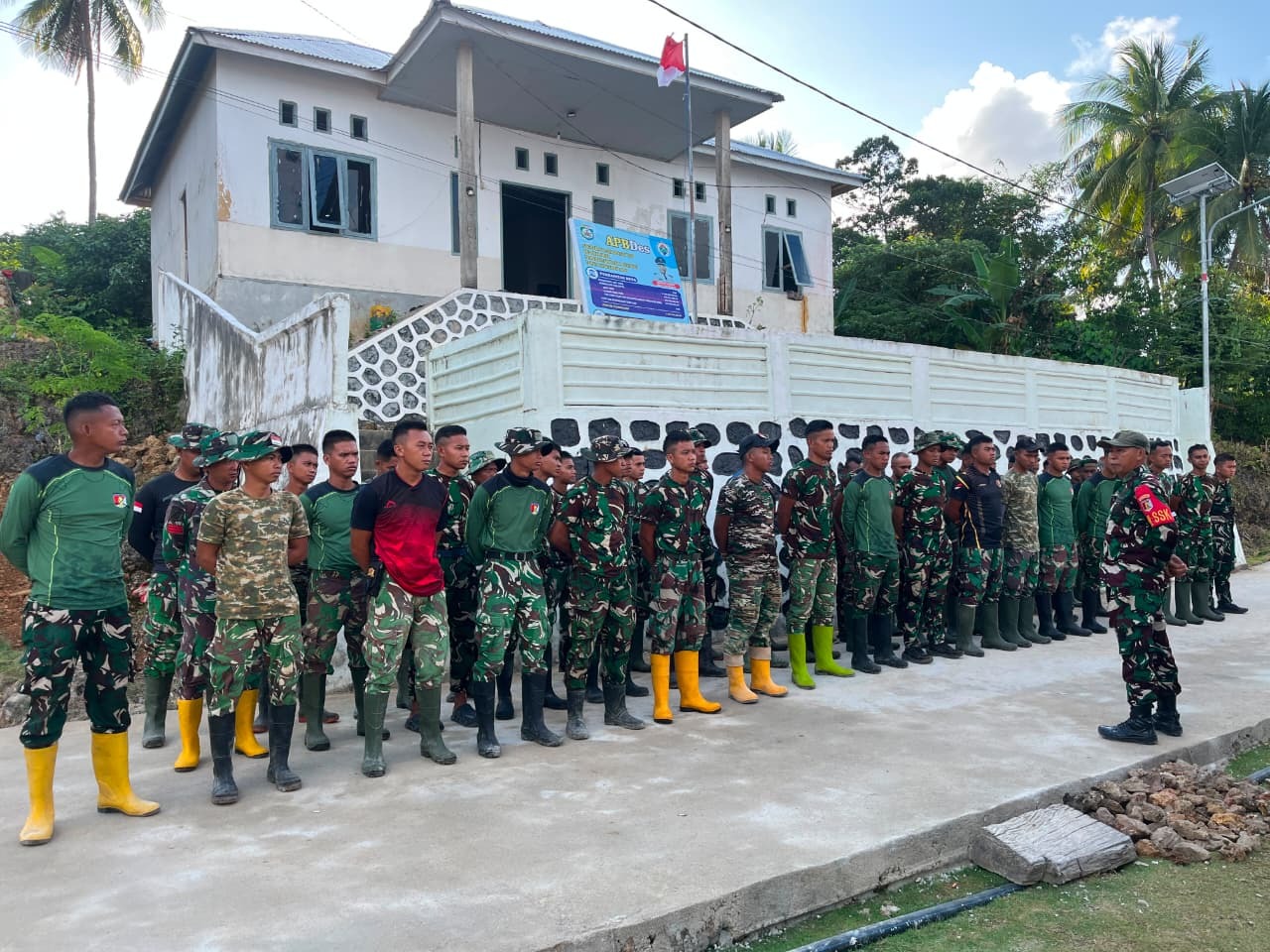 Pemeriksaan Kesiapan Personel TMMD melalui Apel Pagi