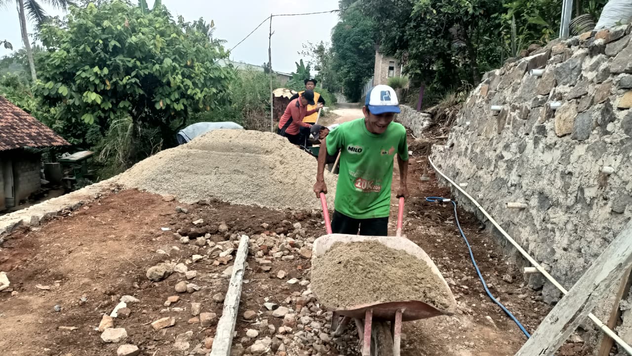 Perubahan Jalan Nangka: Bentuk Dedikasi Satgas TMMD Melalui Rabat Beton 210 Meter