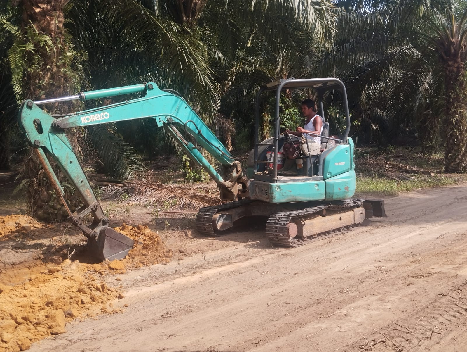 Mempercepat Pembangunan Jalan, Satgas TMMD Ke-129 Kodim 0413/Bangka Fokus Hubungkan Deniang dan Penyamun