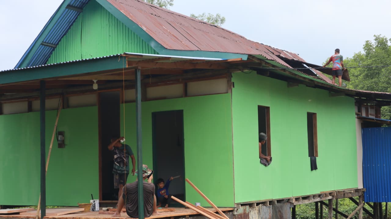 Rehabilitasi RTLH Bapak Wilem Hampir Selesai, Siap Ditempati Segera