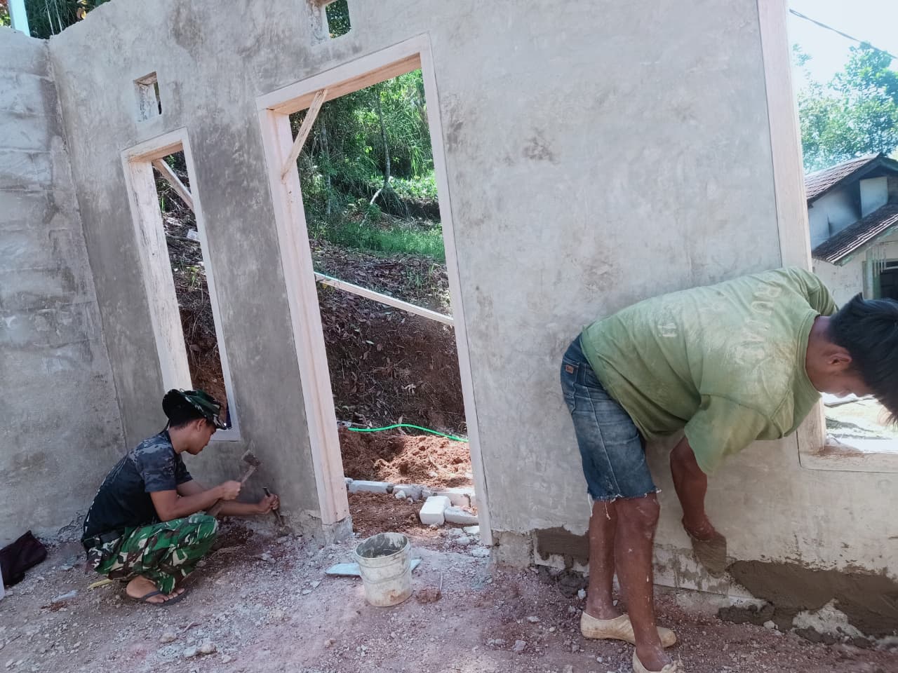 Kehangatan TMMD Ke-129 Kodim 0608/Cianjur Mewujudkan Impian Bapak Entis Sutisna