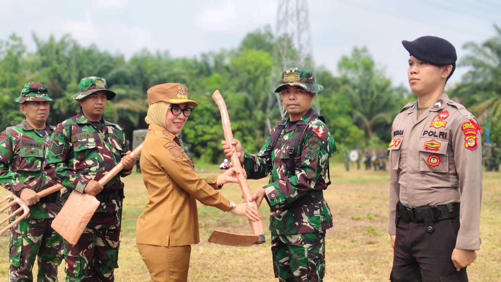 Kampung Gunung Sangkaran: Proyek TMMD ke-130 Perkuat Kerjasama Demi Kesejahteraan Masyarakat
