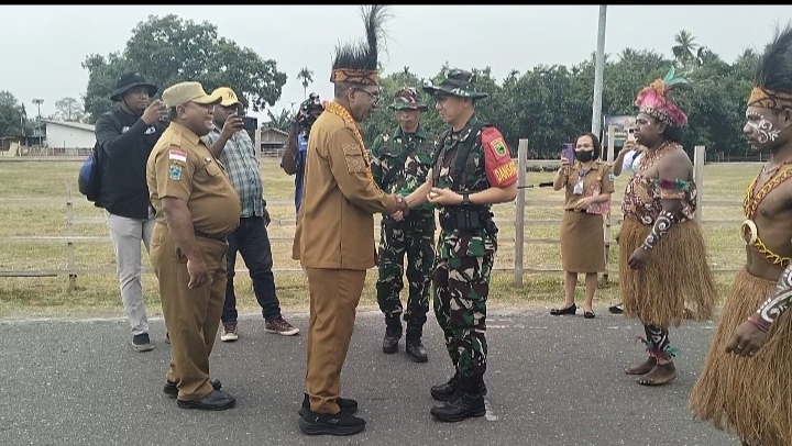TMMD ke-130 di Manokwari Selatan: Tradisi Arfak untuk Sambut Tamu Terhormat