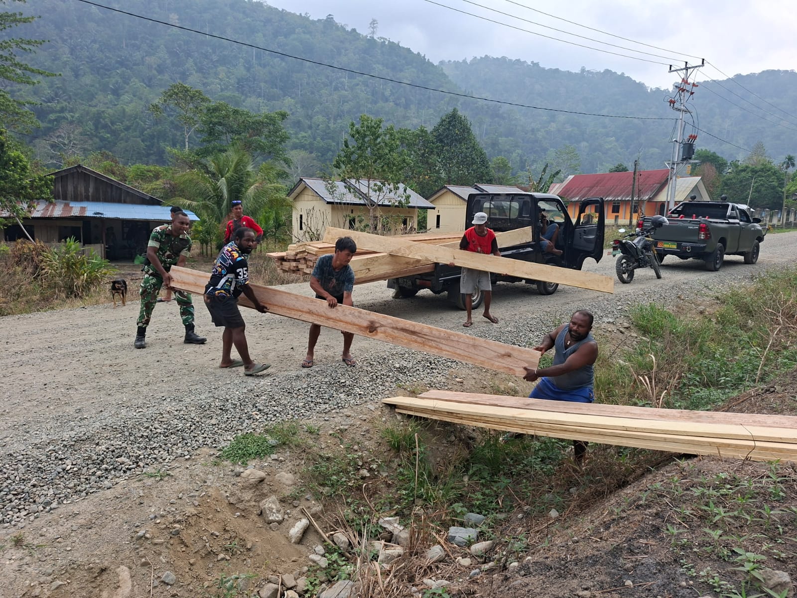 Kampung Yamboi Sambut Kehadiran TNI dengan Antusiasme Penuh dalam TMMD