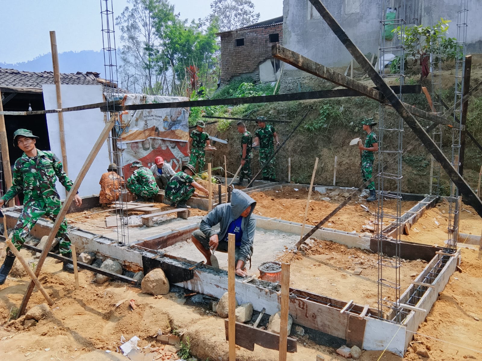 Proyek TMMD ke-130: Pondasi Rumah Bapak Nanang Siap Dukung Kualitas Hidup Baru