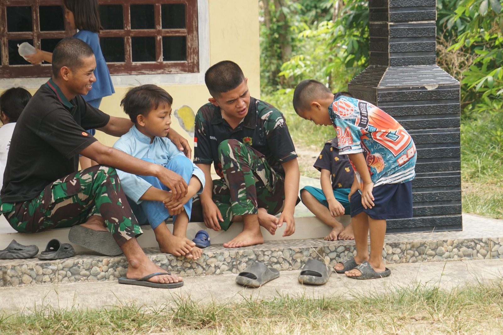 Satgas TMMD ke-130: Membangkitkan Semangat Anak Melalui Interaksi Positif di Bengkulu