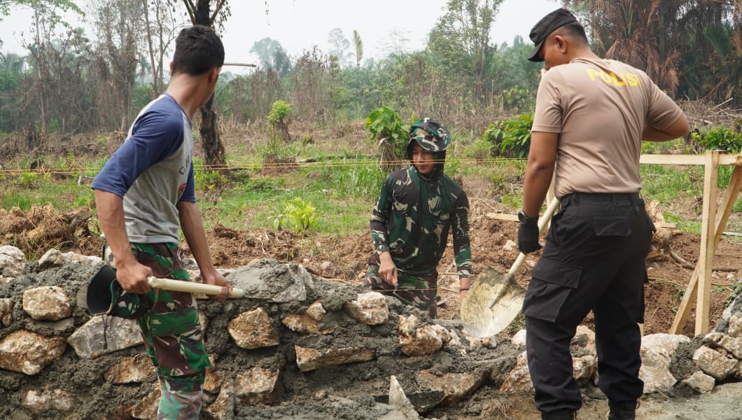 Sinergi TNI dan Polri dalam TMMD Ke-130 Memberdayakan Masyarakat Luwu Timur
